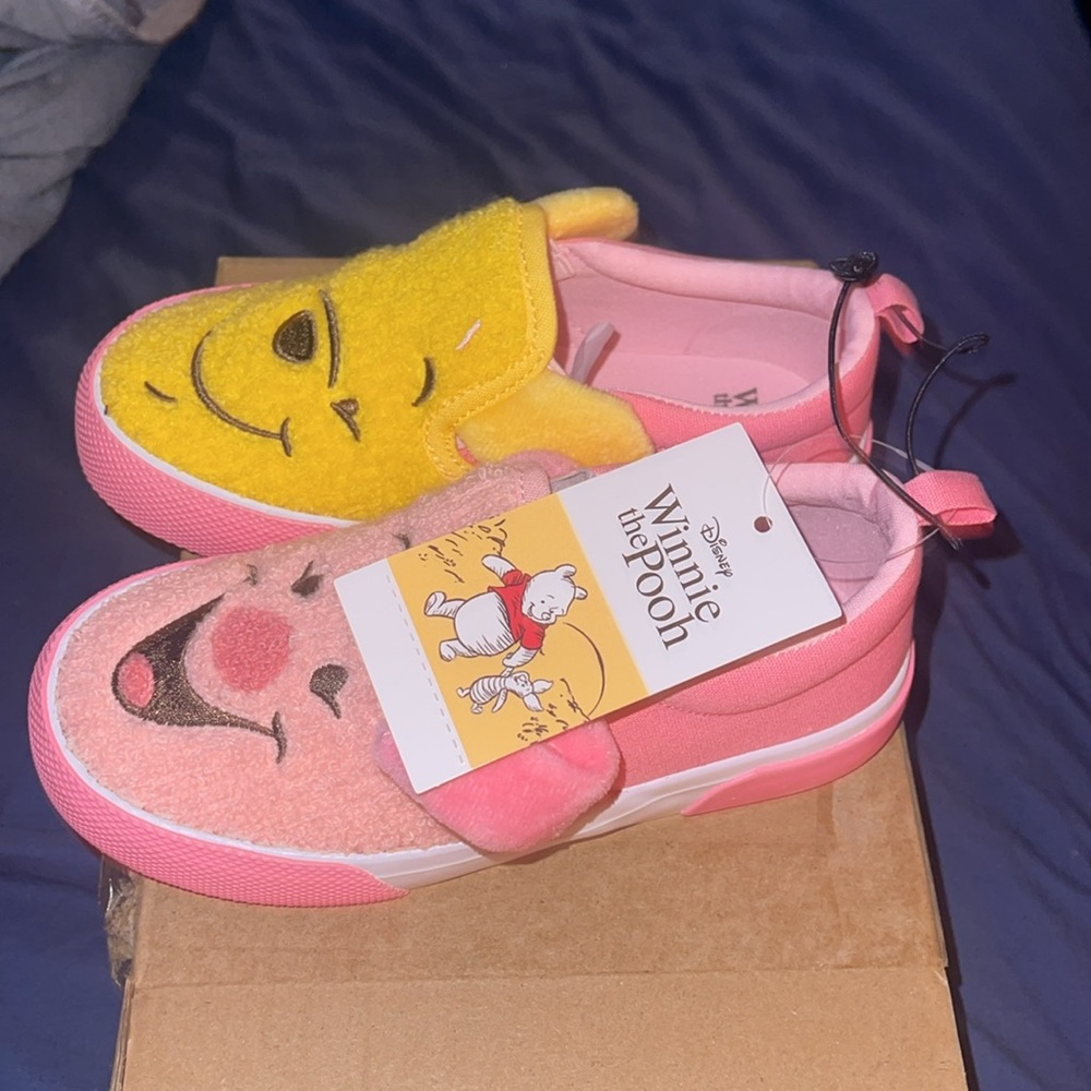 Girls Winnie the Pooh sneakers NWT - Picture 4 of 5
